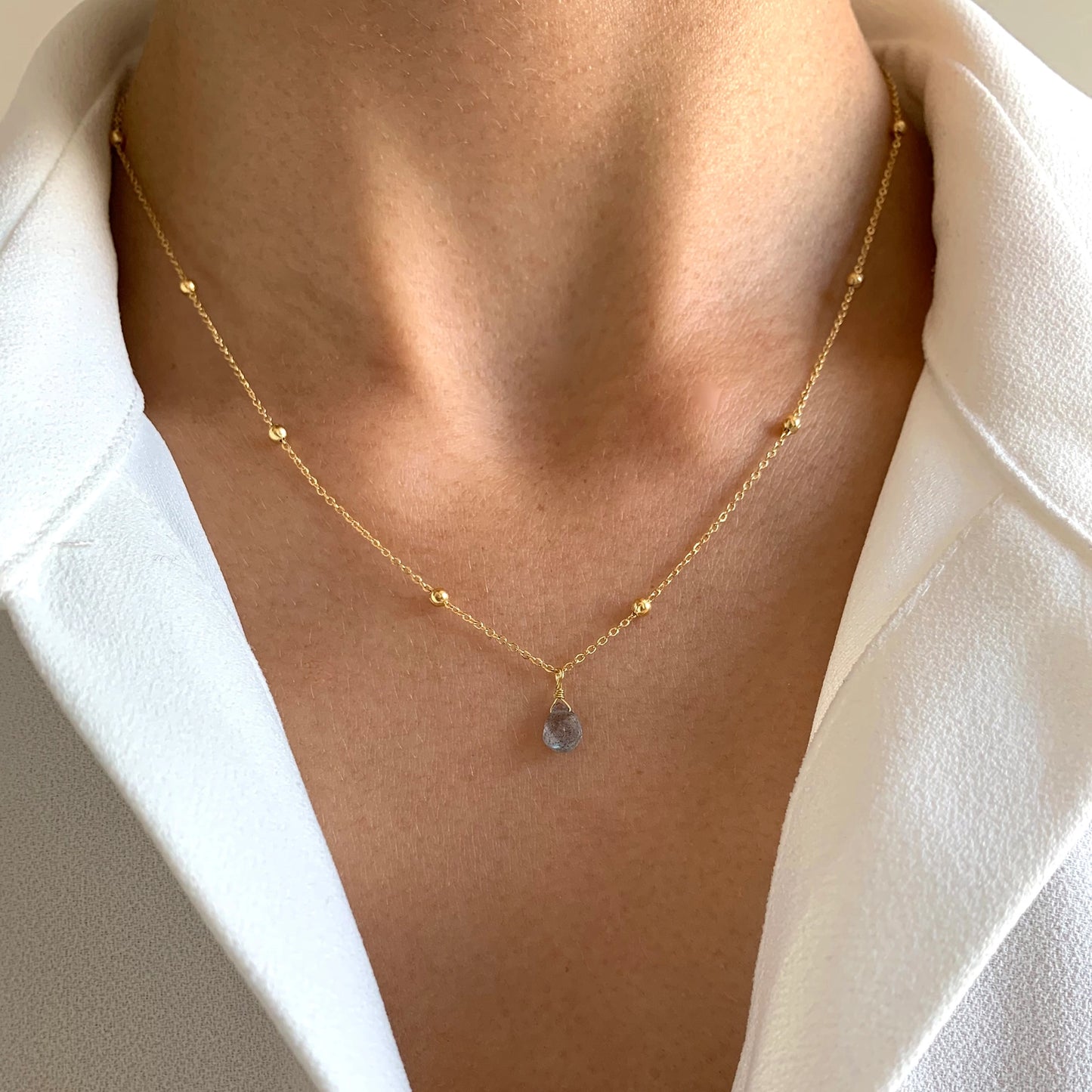 Fijne ketting met hanger in labradoriet steen